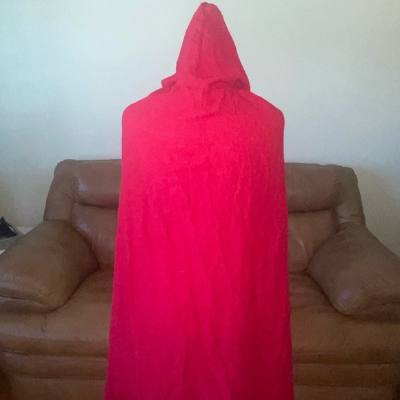Red Cape - Picture 2 of 6